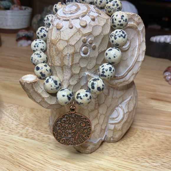 Dalmatian (10 mm) with Copper Scroll Charm - Picture 7 of 9